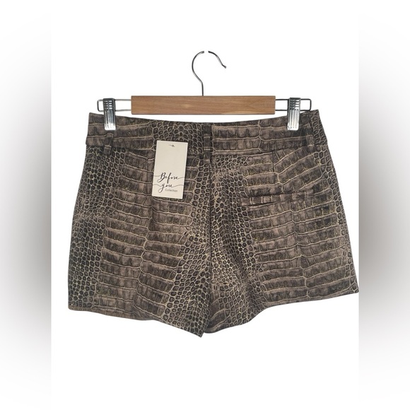 Before You Collection Crocodile Print Shorts NWT Small - Picture 1 of 10